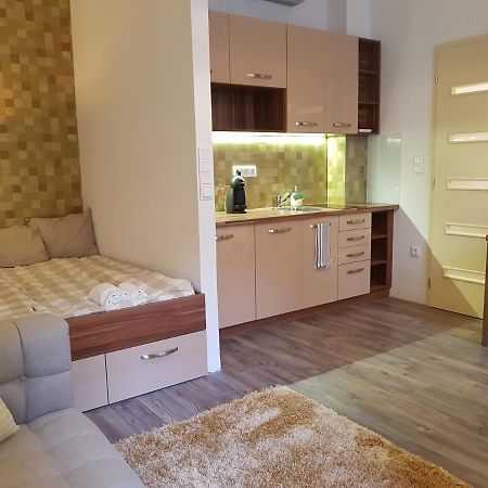 Embassy Studio Apartment Citypark Budapeste Exterior foto