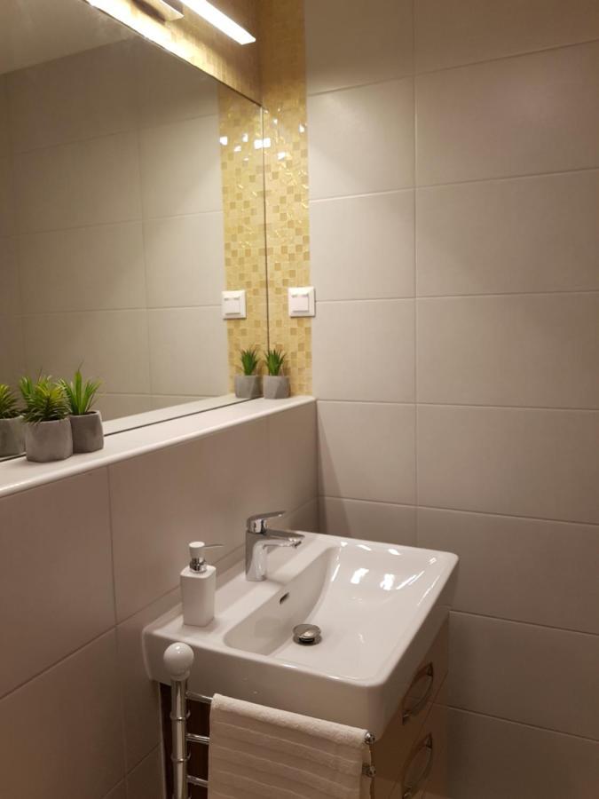 Embassy Studio Apartment Citypark Budapeste Exterior foto