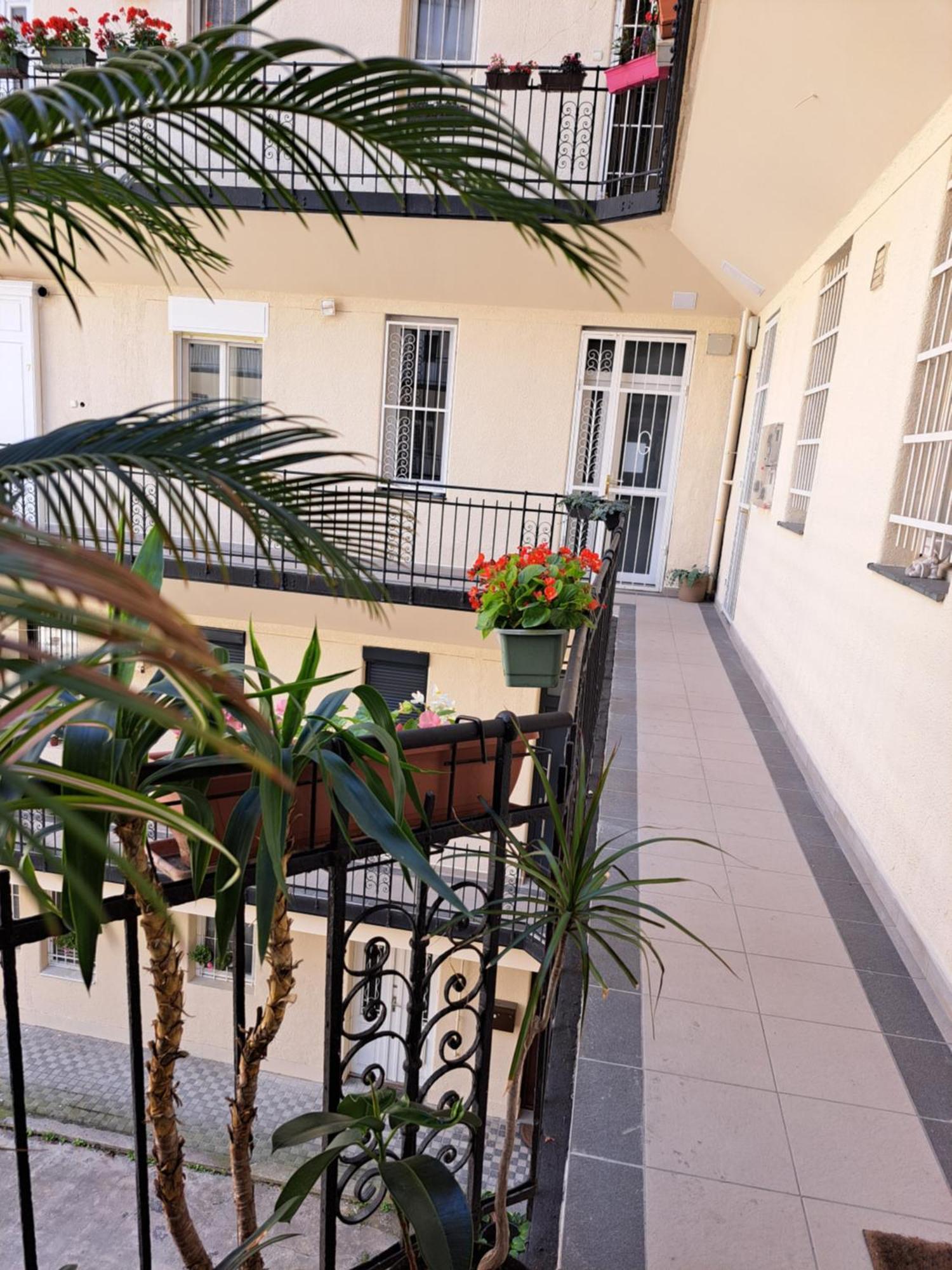 Embassy Studio Apartment Citypark Budapeste Exterior foto